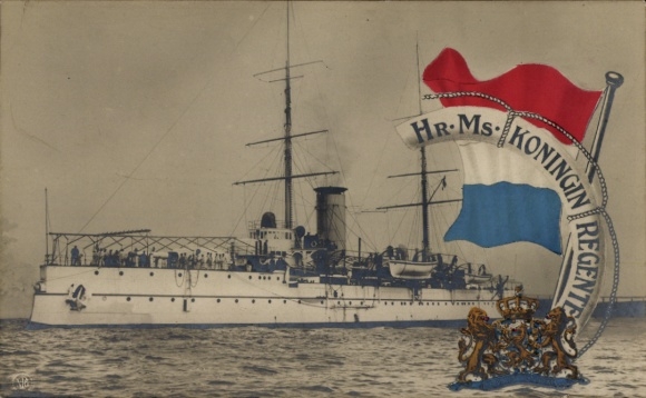 Ansichtkaart Nederlands oorlogsschip Hr.Ms. Koningin Regente, vlag, wapen