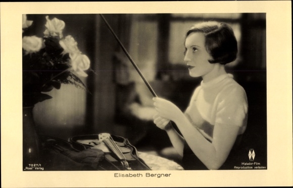 Postcard actress Elisabeth Bergner, profile view, film scene, violin