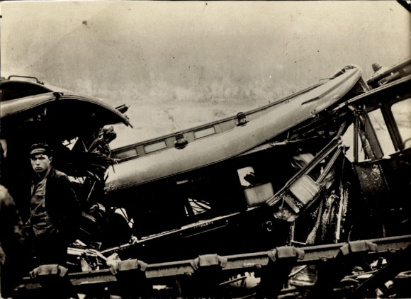 Foto Ak Eisenbahnunglück bei Kirn, entgleister Zug, Trümmer1918