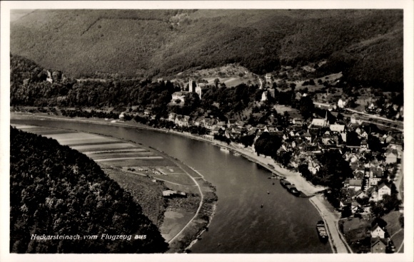 Ak Neckarsteinach in Hessen, Neckar, Flugzeugansicht, hügelige Landschaft, kleine Häuser, Wassers