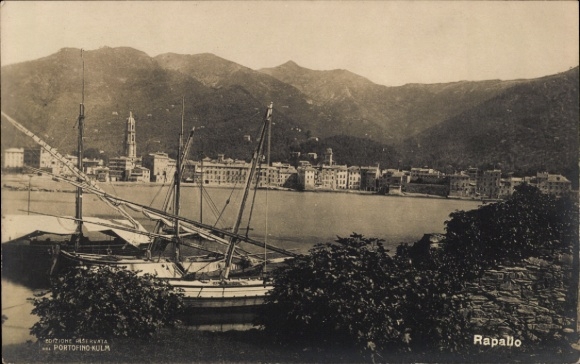 Foto Ak Rapallo Liguria, Blick über den See auf die Stadt