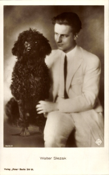 Postcard Actor Walter Slezak, portrait with Poodle
