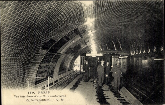 Postcard Metro Paris, interior view of a Metropolitain subway station, Direction de Villiers
