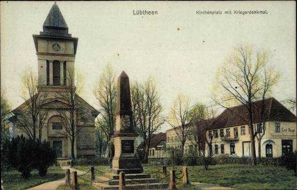 Postcard Lübtheen Mecklenburg Vorpommern, church square with war memorial
