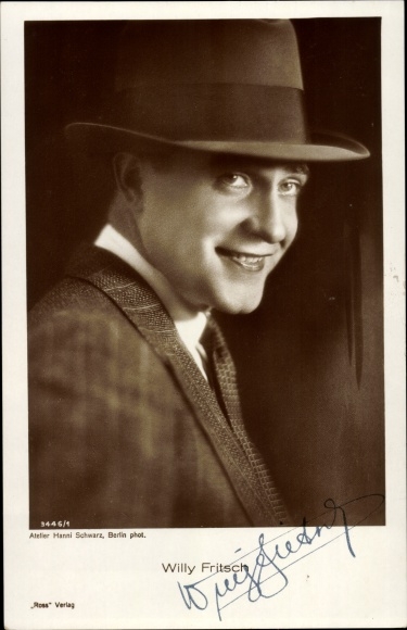 Postcard actor Willy Fritsch, portrait with hat, Ross Verlag 3446/1, autograph