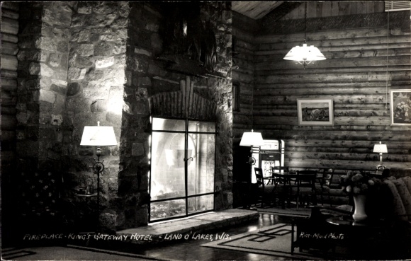 Ak Wisconsin USA, open haard van King's Gateway Hotel