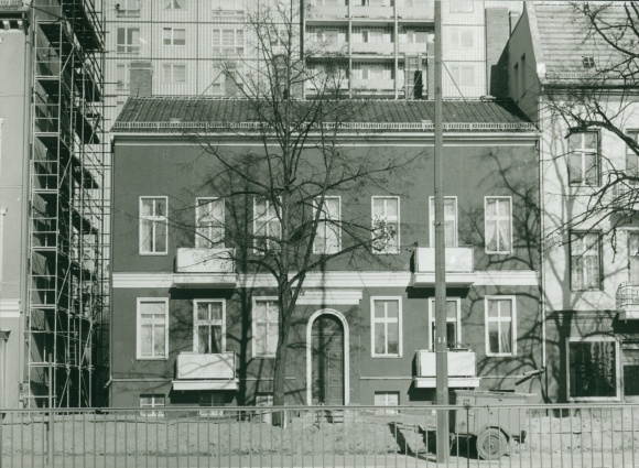 Photo Berlin Lichtenberg Alt Friedrichsfelde, street of liberation north, old building, new building