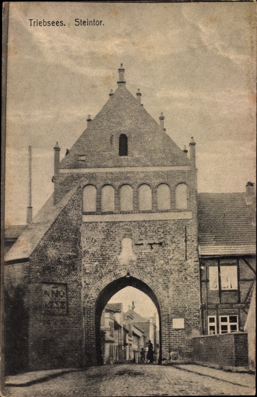 Postcard Tribsees Mecklenburg Vorpommern, Steintor