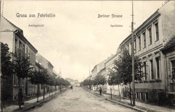 Ak Fehrbellin in Brandenburg, Berliner Straße, Amtsgericht, Apotheke