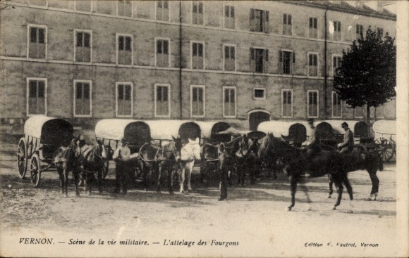 Ak Vernon Eure, Szene des Militärlebens, Pferde mit Wagen,  Ansicht, Rue