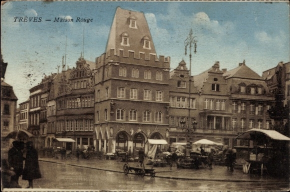 Postcard Tréves Gard, Maison Rouge, building, street view, market stalls
