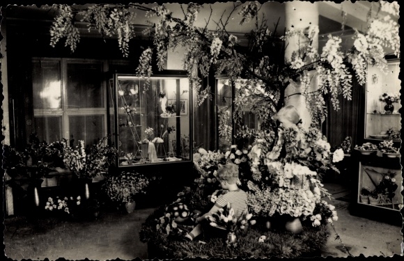 Postcard Sebnitz Sachsen, flower show, sale of the VEB artificial flower