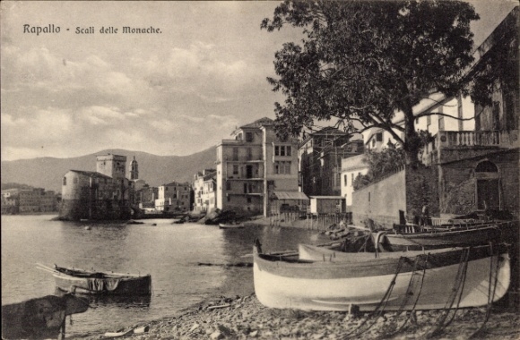 Ak Rapallo Liguria, Blick auf den Hafen von  Boote am Ufer, Gebäude im Hintergrund