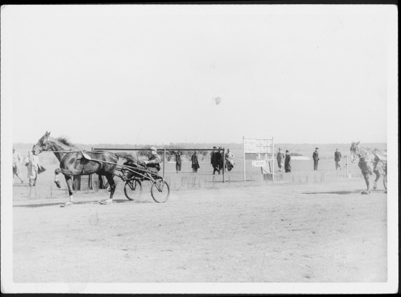 foto Ak Berlin Tempelhof Mariendorf, drafrace 1946