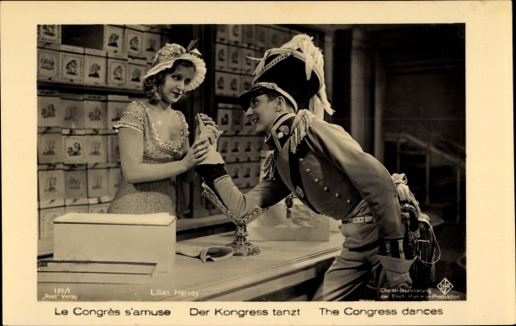 Postcard actress Lilian Harvey, film scene from Der Kongress tanzt, Ross Verlag 131/1