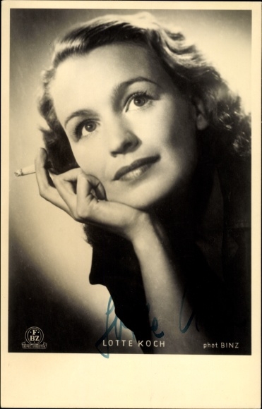 Postcard actress Lotte Koch, portrait, autograph, cigarette