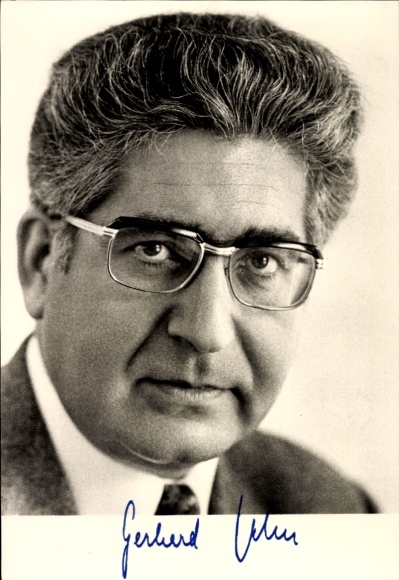 Postcard politician Gerhard Jahn, Federal Minister of Justice, portrait, autograph