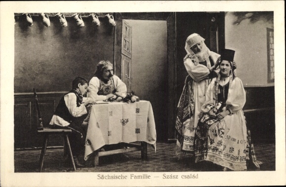 Ak Sächsische Familie, Trachten