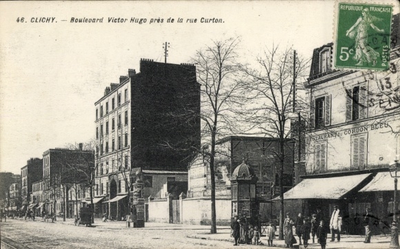 Postcard Clichy Hauts de Seine, Boulevard Victor Hugo, buildings at the roadside, trees, postmark