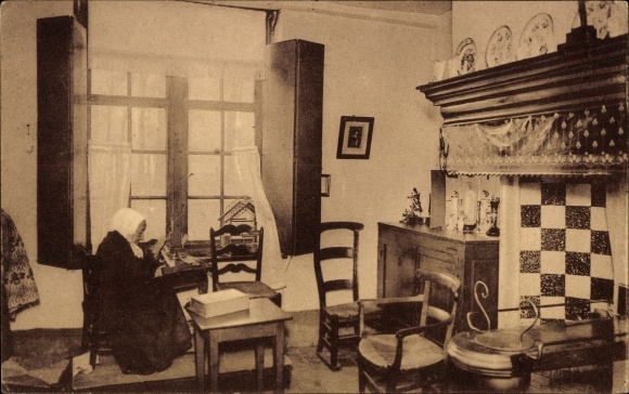 Postcard Bruges, Begijnhof, Sophietje, Flemish lace maker
