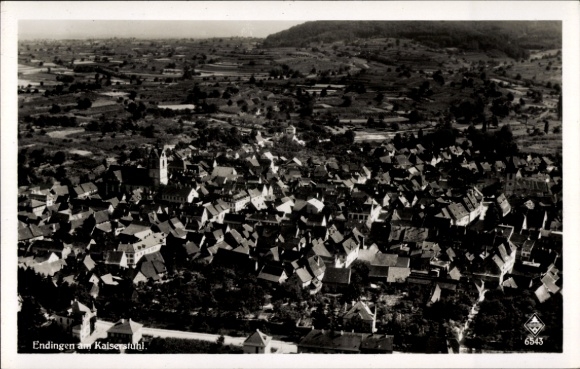 Ak Endingen am Kaiserstuhl, Luftaufnahme von Endingen,  Architektur, Landschaft