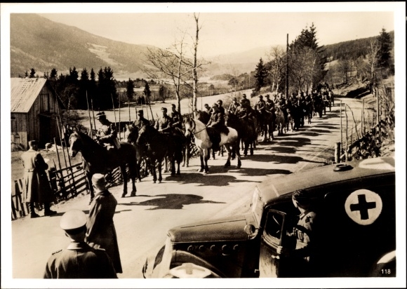 Photo Norwegian troops are taken prisoner by the Germans, May 1940