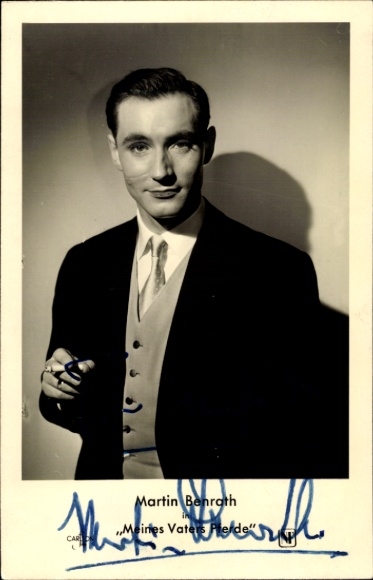 Postcard actor Martin Benrath, portrait with cigarette, my father's horses, autograph