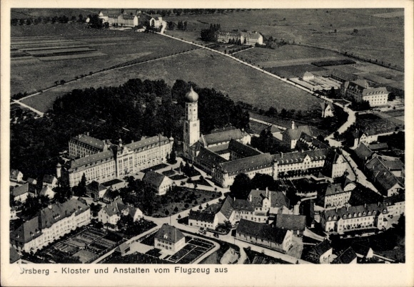 Ak Ursberg in Schwaben, Luftaufnahme von  Kloster und Einrichtungen, Ackerland
