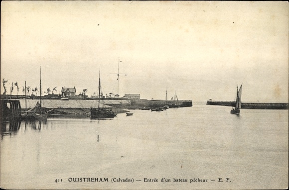 Postcard Ouistreham Calvados, entrance to a fishing boat, Hafen, Einfahrt eines Fischerboots, Segelboot