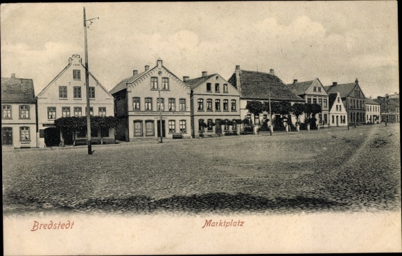 Postcard Bredstedt in North Friesland, lot at the market square, grocery store