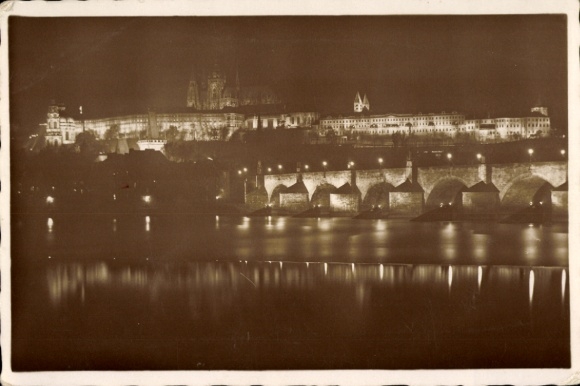 Ak Hradčany Hradschin Praha Prag Tschechien, Hradschin, Kleinseite, Nachtaufnahme, beleuchtete Br