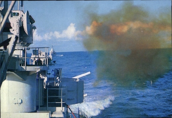 Postcard German Bundeswehr, destroyer during live firing
