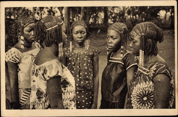 Postcard Zentralafrikanische Republik, Oubangui-Chari, Daughters of the Sultan of Rafai