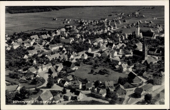 Ak Vöhringen in Württemberg, luchtfoto van veel huizen, kerk, landelijke omgeving