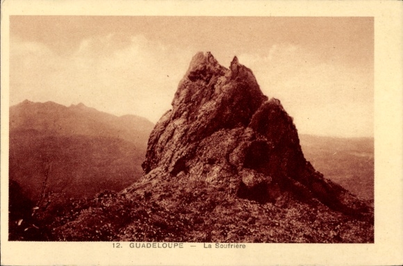 KP Guadeloupe, La Soufriere, skały w krajobrazie, góry