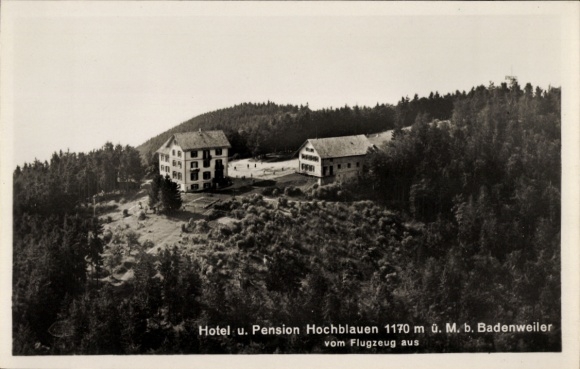 Ak Blauen Badenweiler im Schwarzwald, Hochblauen, Fliegeraufnahme, Hotel und Pension
