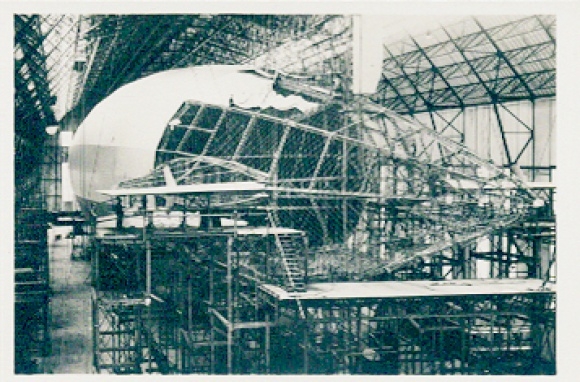 Collective picture Zeppelin world trips No. 63 post-war airships, LZ 126 under construction