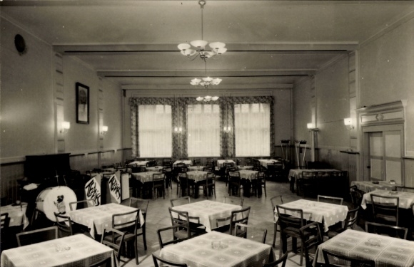 Postcard Ziegenrück on the Saale Thuringia, Restaurant Ratskeller, Ziegenrück, large windows, table arrangement
