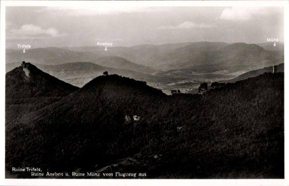 Postcard Annweiler am Trifels Pfalz, aerial photograph of the ruins of Trifels, Münz and Anebos