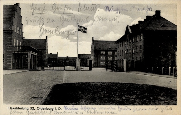 Ak Donnerschwee Oldenburg in Oldenburg, Flakabteilung 32, Gebäude, Flagge, Straße