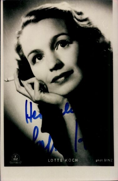 Postcard actress Lotte Koch, portrait, cigarette, autograph