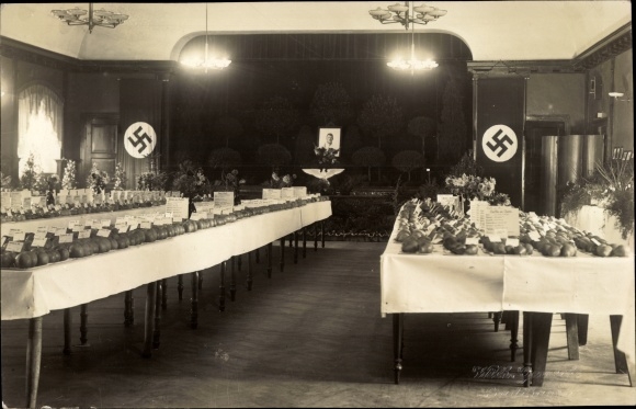 Photo PC Stadthagen in Lower Saxony, interior view of a hall, flags
