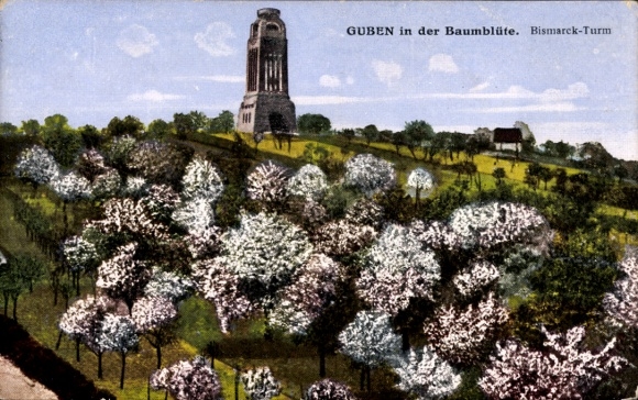 Ak Guben in Neder-Lausitz, Bismarcktoren, bloeiende fruitbomen, lentelandschap