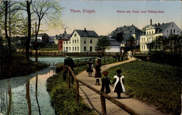 Ak Thum im Erzgebirge Sachsen, Partie am Teich und Mühlgraben