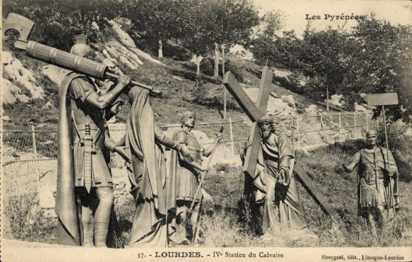 Ak Lourdes Hautes Pyrénées, Skulpturen, IV. Station des Kreuzwegs,  Les Pyrénées