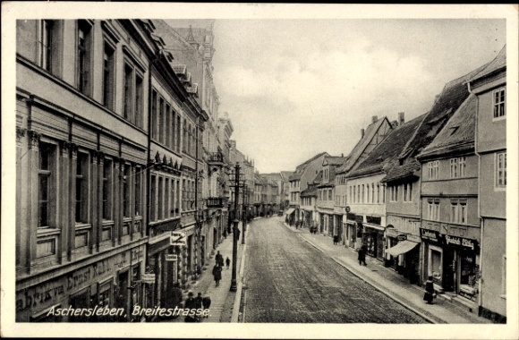 Ak Aschersleben im Salzlandkreis,  Breitestrasse, Stadtansicht,  Architektur, belebte Straße