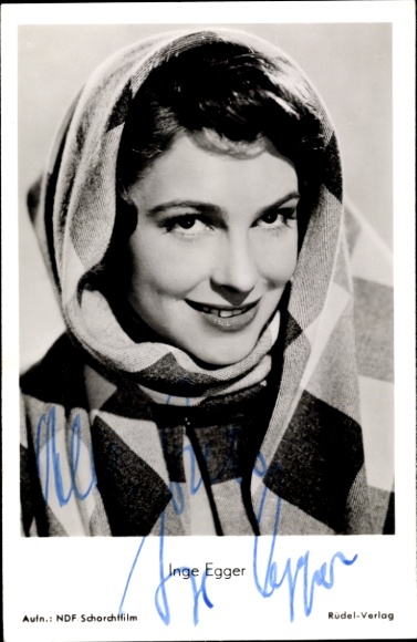 Postcard actress Inge Egger, portrait, FBZ Verlag, autograph, headscarf