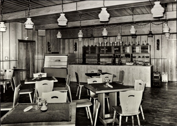 Ak Dietzhausen Suhl in het Thüringer Woud, interieur van een bejaardentehuis, tafels, stoelen, bar, Ho