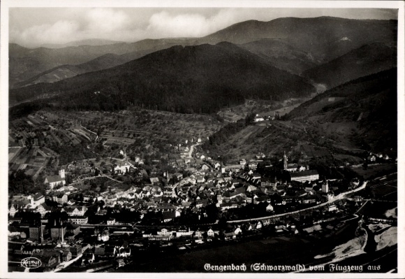 Ak Gengenbach im Schwarzwald, Panoramablick auf  Schwarzwald, Flugzeugaufnahme