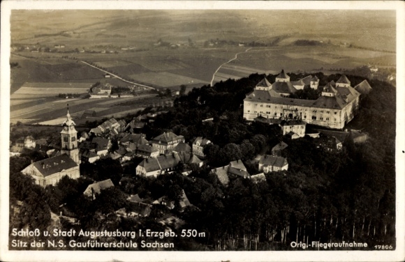 Ak Augustusburg im Erzgebirge, Fliegeraufnahme mit Schloss, Sitz der NS Gauführerschule Sachsen